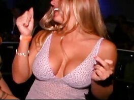 Кубинската сексуальная скрытая камера красавица се спасява на видеоклип (Ванеса Скай)
