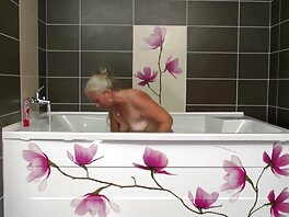 Порнозвезден видеоклип за чирак секс масаж скрити камера (Маделин Мари)